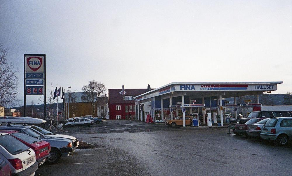 Fina_-_Hallset_Trafikksenter_(1998)_(8588793489).thumb.jpg.30b0842c0f8f35c90e4595b006713c30.jpg