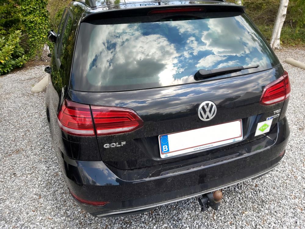 01125-vw-golf-variant-tgi.jpg