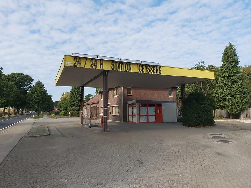 Ceyssens-tankstation-2-Oudsbergen.jpg.9e4308067f5ff64f71e19b7f17383f8a.jpg